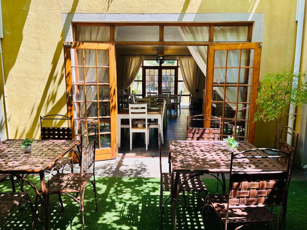 17 On Bird Guest House Бофорт Уест Екстериор снимка