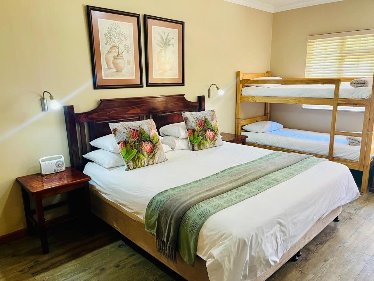 17 On Bird Guest House Бофорт Уест Екстериор снимка