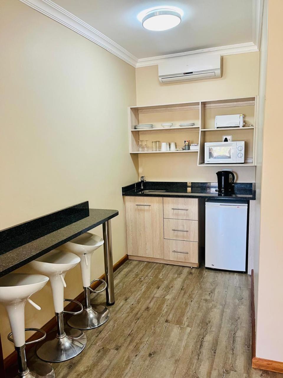 17 On Bird Guest House Бофорт Уест Екстериор снимка