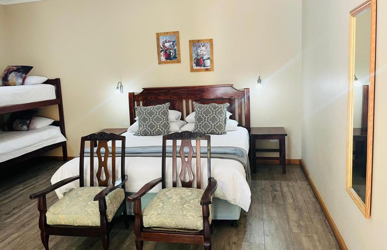 17 On Bird Guest House Бофорт Уест Екстериор снимка