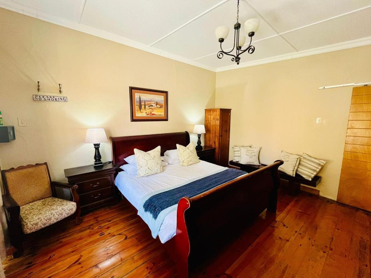 17 On Bird Guest House Бофорт Уест Екстериор снимка