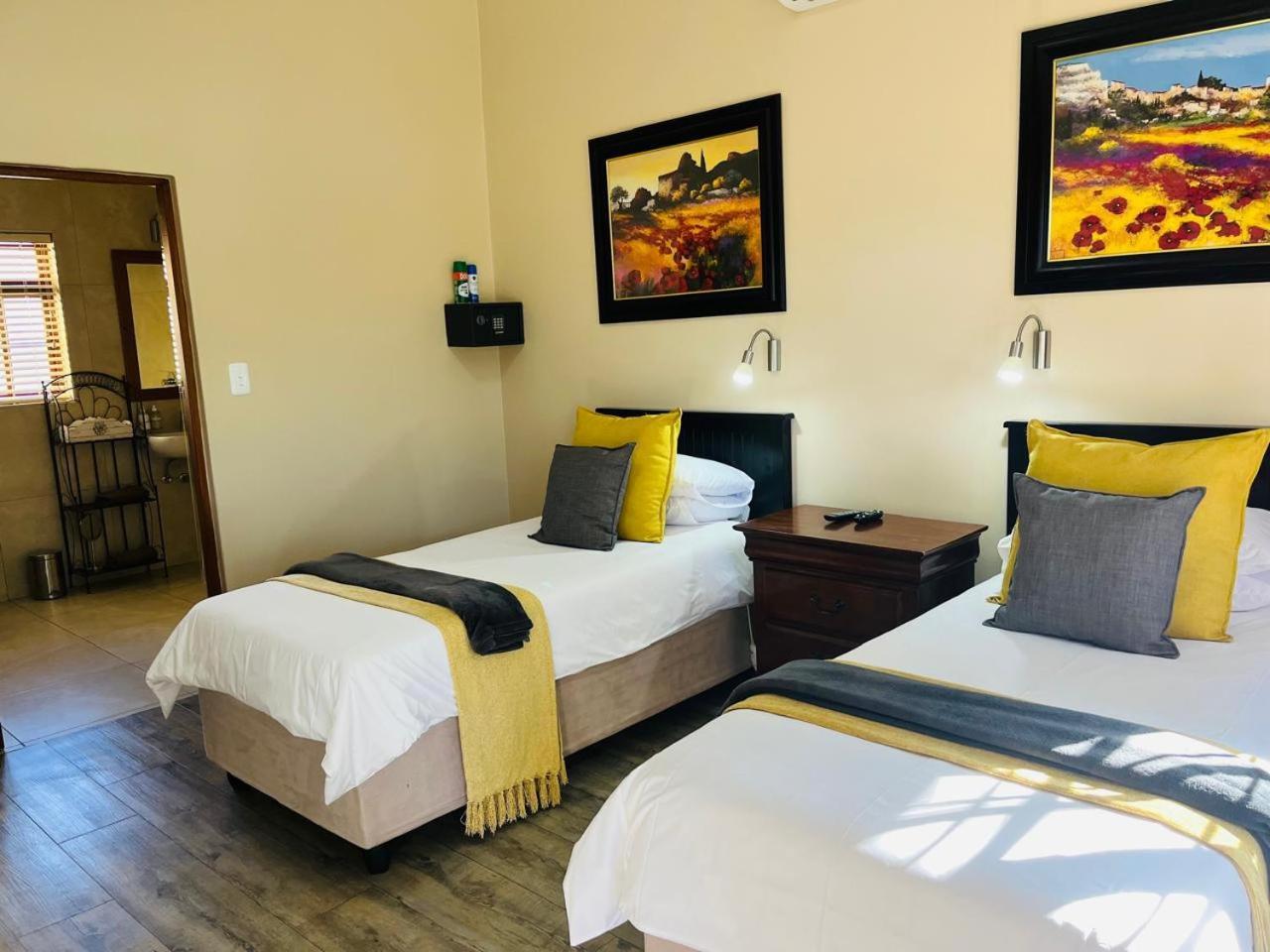 17 On Bird Guest House Бофорт Уест Екстериор снимка