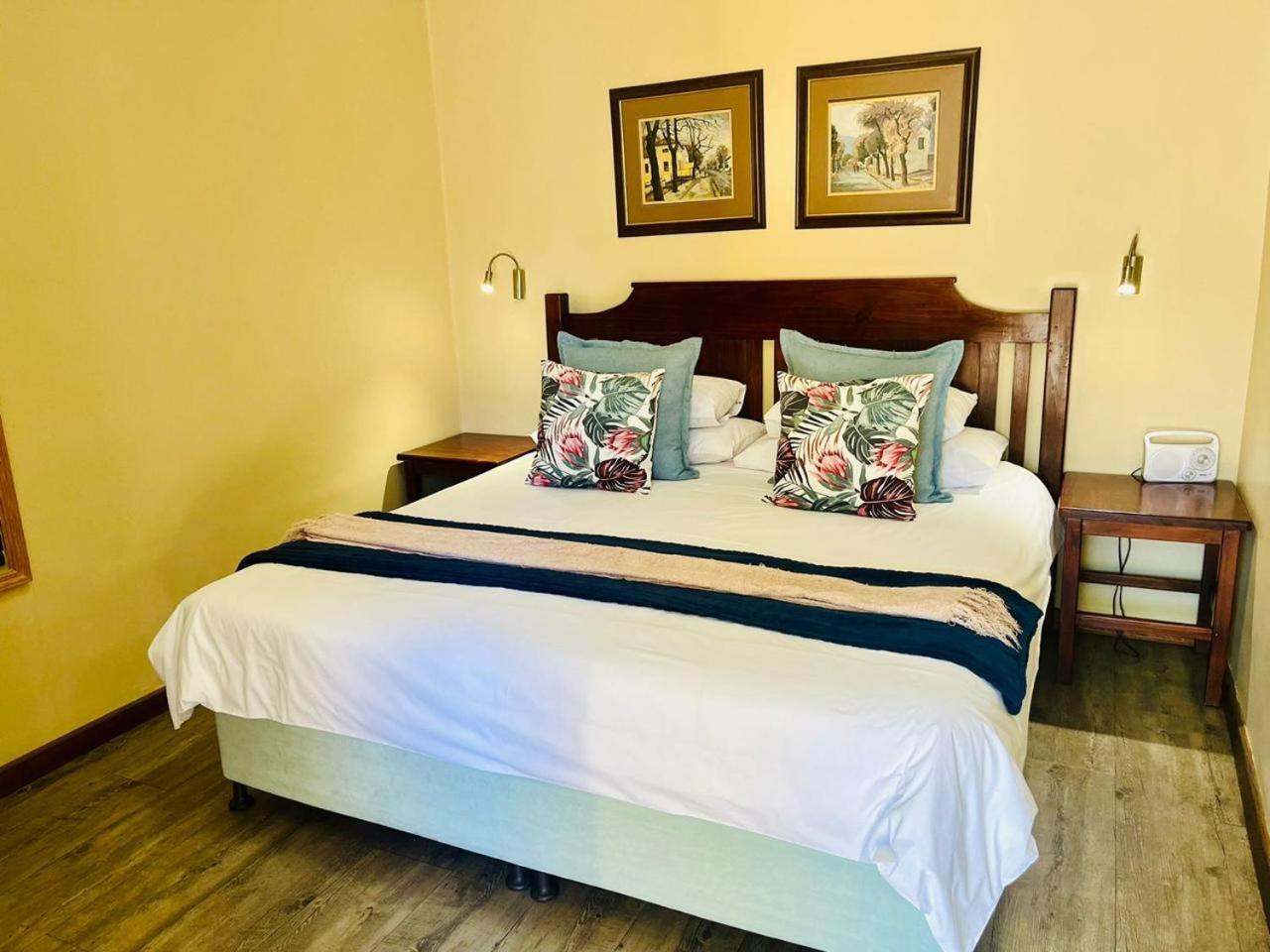 17 On Bird Guest House Бофорт Уест Екстериор снимка