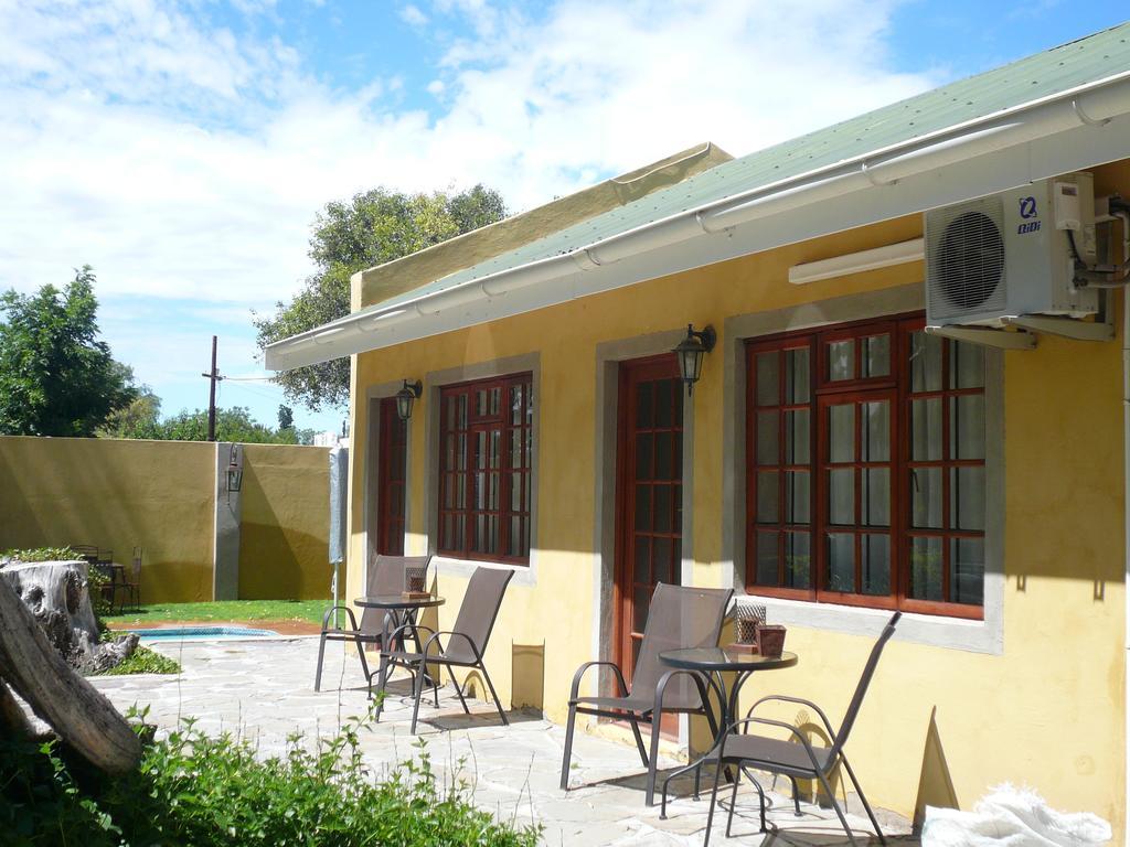 17 On Bird Guest House Бофорт Уест Екстериор снимка