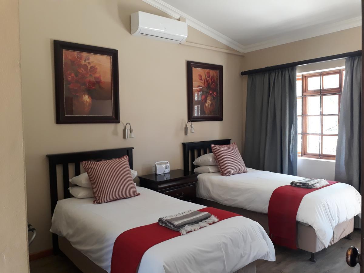 17 On Bird Guest House Бофорт Уест Екстериор снимка