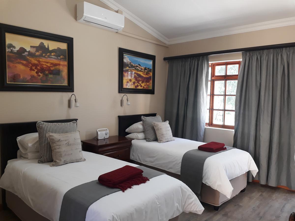 17 On Bird Guest House Бофорт Уест Екстериор снимка
