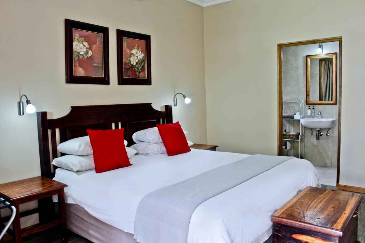 17 On Bird Guest House Бофорт Уест Екстериор снимка
