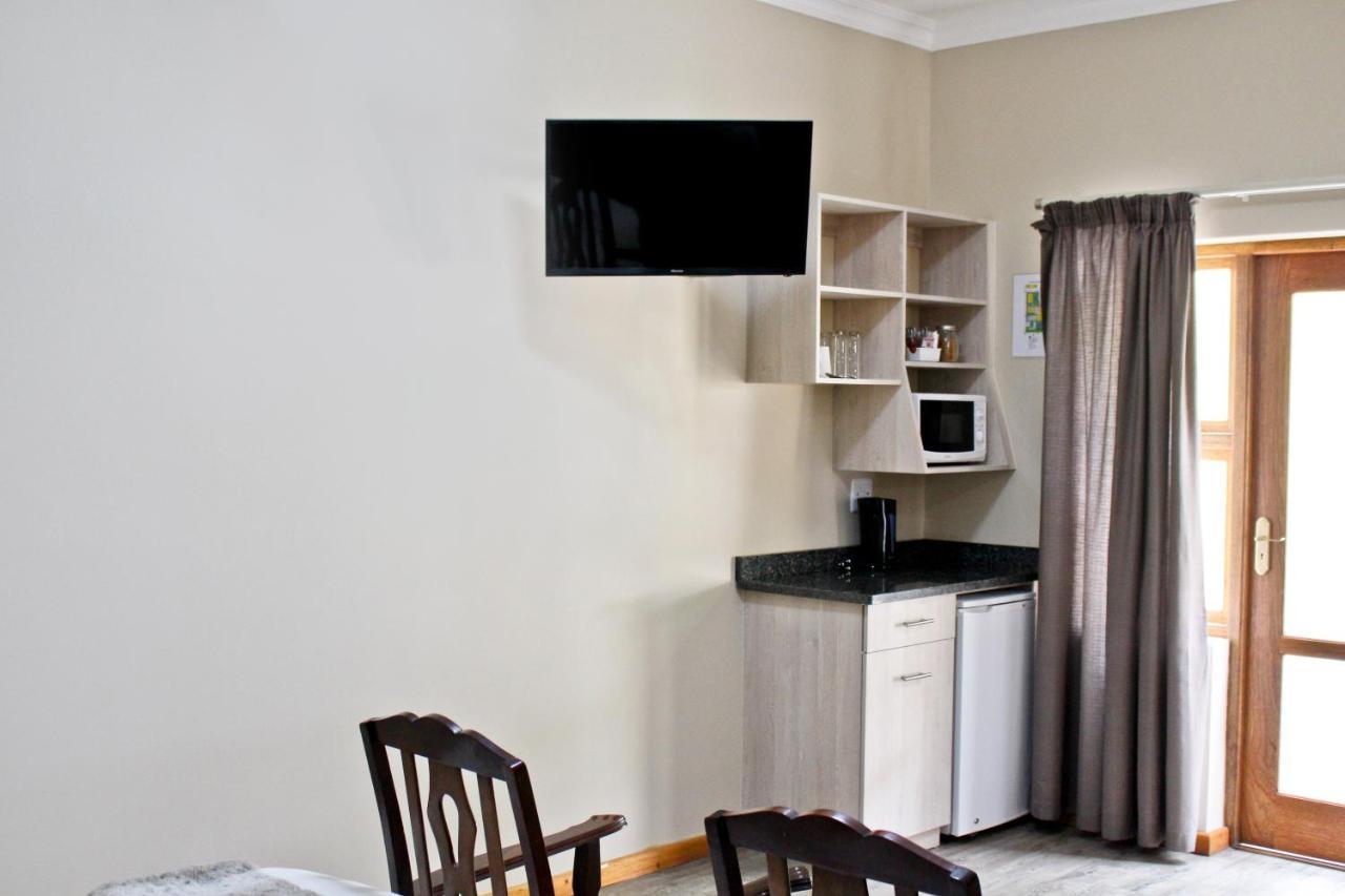 17 On Bird Guest House Бофорт Уест Екстериор снимка