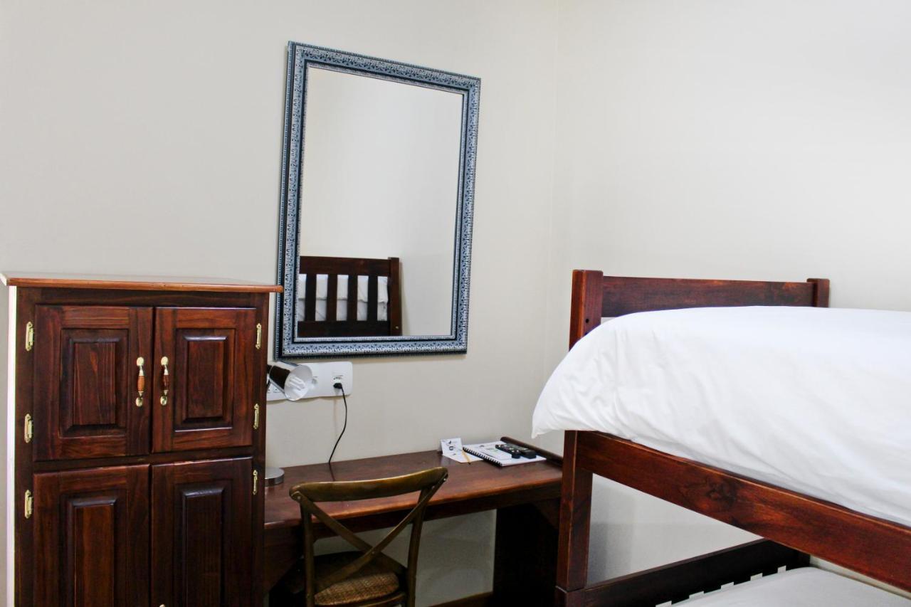 17 On Bird Guest House Бофорт Уест Екстериор снимка