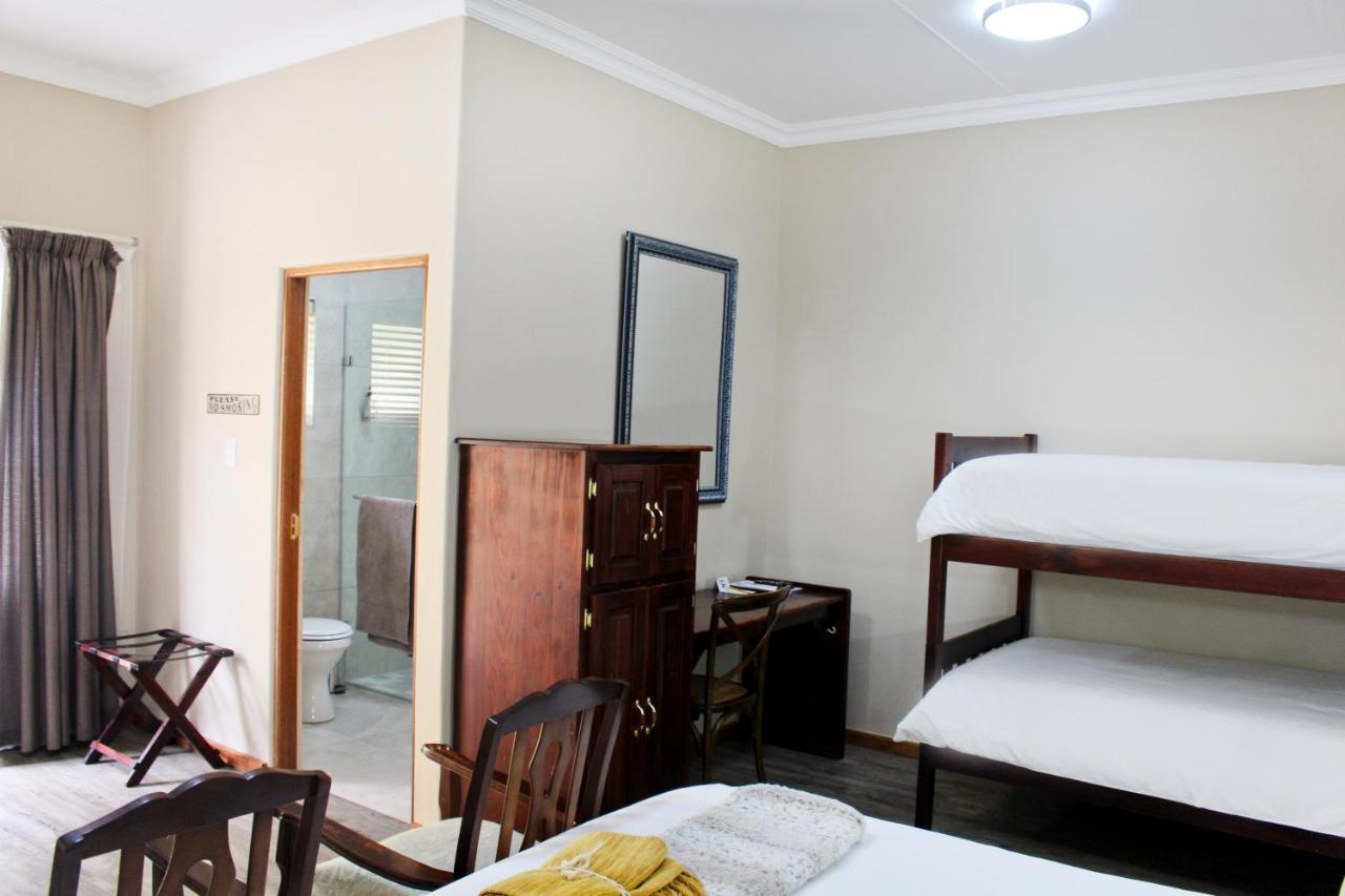 17 On Bird Guest House Бофорт Уест Екстериор снимка