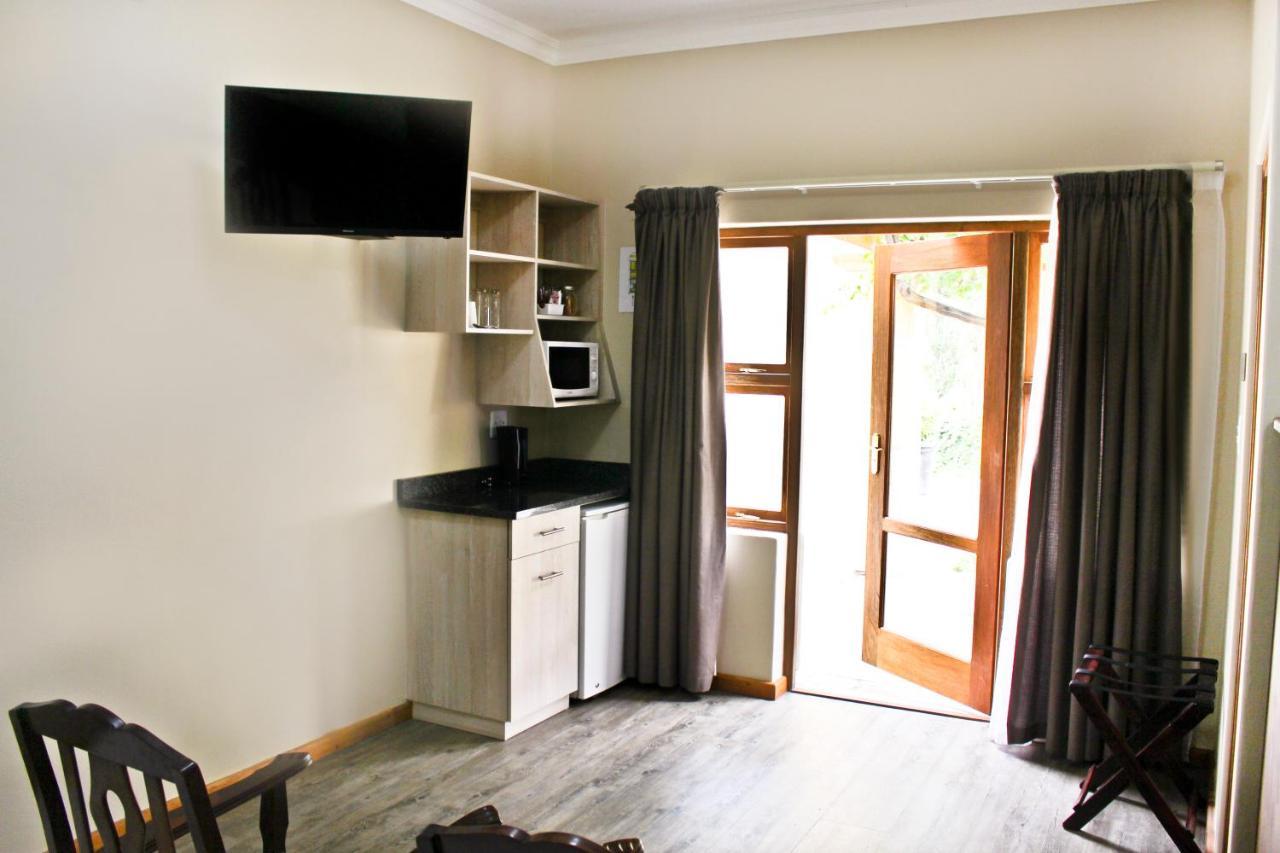 17 On Bird Guest House Бофорт Уест Екстериор снимка
